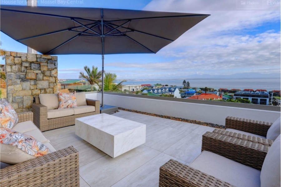 4 Bedroom Property for Sale in Mossel Bay Central Western Cape